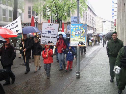 PBC demonstriert in Karlsruhe gegen EU-Vertrag