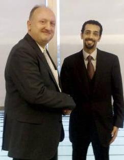 Politiken-Chef Tøger Seidenfaden mit dem saudi-arabischen Anwalt Faisal Yamani in London