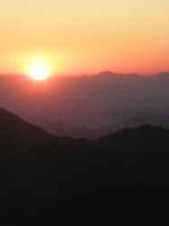 Sonnenaufgang auf dem Mosesberg, Sinai 2008