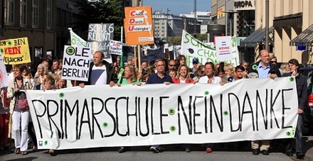 Hamburger Bürger demonstrierten im Vorfeld der Abstimmung gegen die vom Senat aus CDU und GAL geplante Schulreform