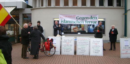 Bonn-Bad Godesberg: Mahnwache 'Gegen das Vergessen'