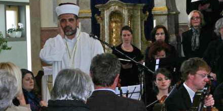 Der Moslem Nurullah Bayram ließ den Ruf des Muezzin in der katholischen Pfarrkirche Knetzgau erklingen.