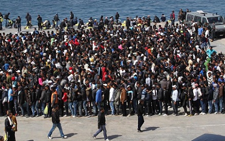 Tunesische Flüchtlinge auf der italienischen Insel Lampedusa