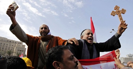 Christen und Moslems demonstrieren Anfang Februar 2011 in Kairo gemeinsam gegen die ägyptische Regierung