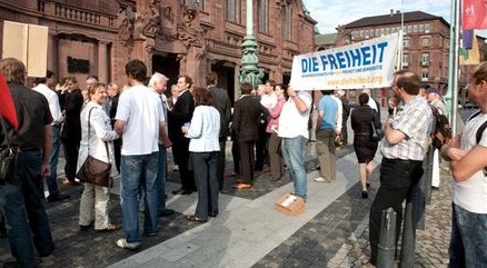 FREIHEIT-Aktivisten am 30.6.2011 im Vorfeld einer Sarrazin-Lesung in Mannheim