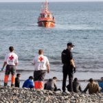 Ein Boot mit 72 "Flüchtlingen" an Bord ist in den Hafen von Los Cristianos (Gran Canaria) geschleppt worden.