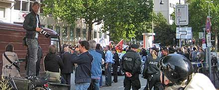 Warten auf die Rechten vor der DITIB