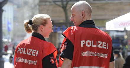 Berliner Polizei lernt summen