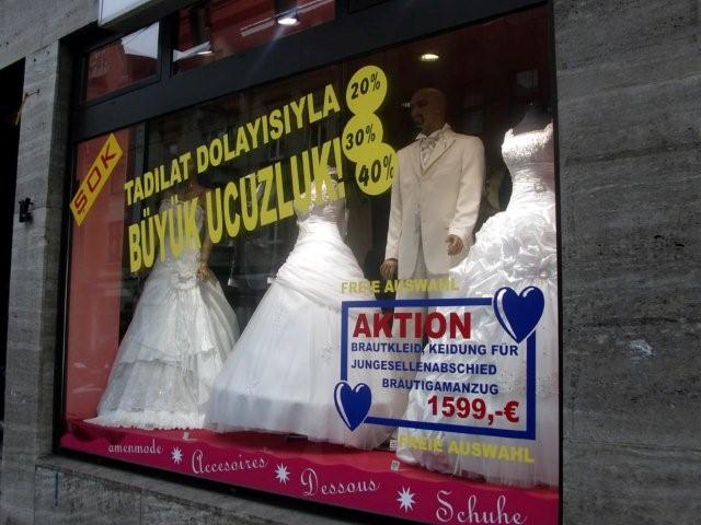 Marxloh: Türkische Geschäfte mit Hochzeitsmoden