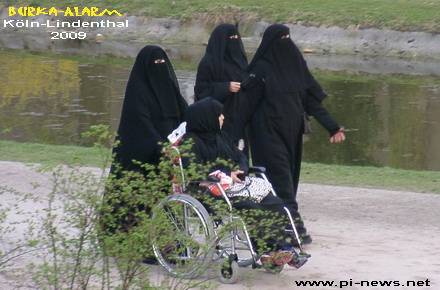 Burka-Trägerinnen in Köln-Lindenthal