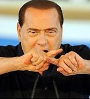 Berlusconi macht das Kreuz