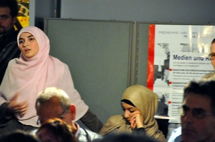 Mina Ahadi in Erlangen: Koran ist ein Horrorbuch