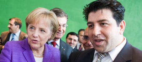 CDU-Vorzeigemoslem Badr Mohammed (r.) mit Bundeskanzlerin Angela Merkel