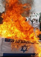 Israelfahne als Geburtstagsfeuer für die Hamas in Gaza