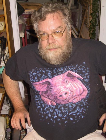 Ulrich Sahm mit Schweinchen-Tshirt