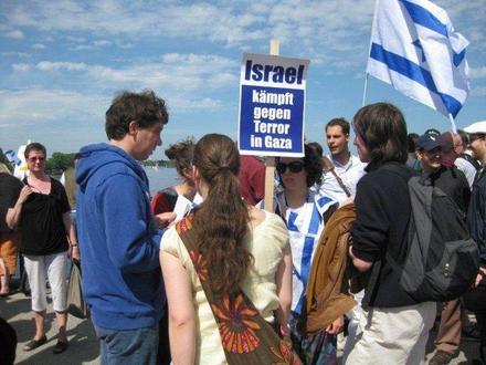 200 Hamburger zeigen ihre Solidarität mit Israel