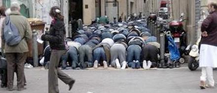 Betende Muslime in Paris