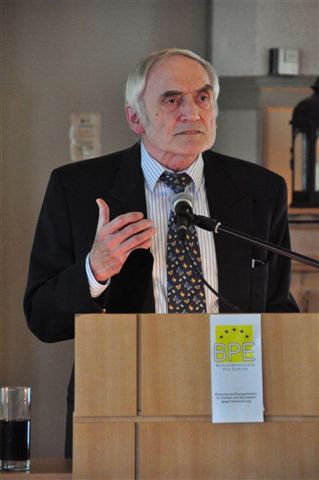 Dr. Hans-Peter Raddatz