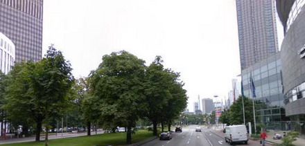 Frankfurt, Theodor-Heuss-Allee, aus der Sicht von Google Street View