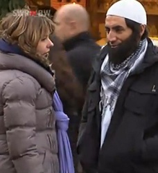 Das war Lustig: SWR-Reporterin Carmen Lustig mit dem 'Ulmer Taliban' Korkmaz Arslan.