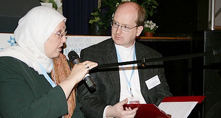Dr. Ludger Kaulig bei einer gemeinsamen Gebetszeit mit der Islam-Konvertitin Halima Krausen.