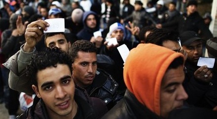 Flüchtlinge aus Tunesien auf der italienischen Insel Lampedusa