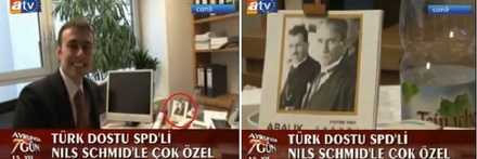Bild von Kemal Atatürk auf dem Schreibtisch des baden-württembergischen SPD-Spitzenkandidaten Nils Schmid.