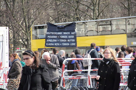Der Ein-Mann-Demonstrant am 27. März in Berlin.
