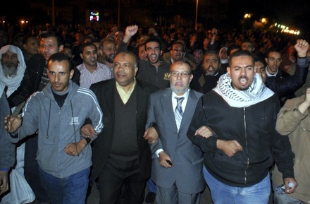 El Baradei (2.v.r.) in festem Schulterschluss mit den führenden Muslimbrüdern Saad El Katatni (l.) und Essam El Erian.