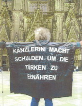 Der Ponchomann vor dem Kölner Dom am 4. März 2010