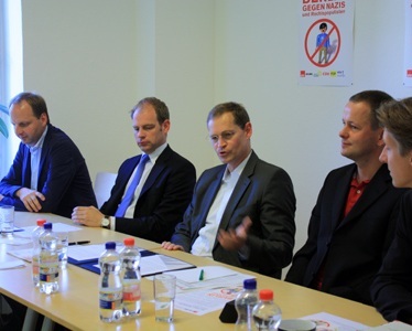 Foto: v.l.n.r.: Thomas Heilmann (CDU), Christoph Meyer (FDP), Michael Müller (SPD), Klaus Lederer (Die Linke) und Daniel Wesener (Grüne)