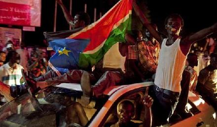 Menschen feiern in der Hauptstadt Juba die Unabhängigkeit des Südsudans