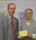 Markus Wagemann (l.) bei der Geldübergabe an Mustafa Akgül, Vorsitzender der DITIB-Gemeinde Bonn