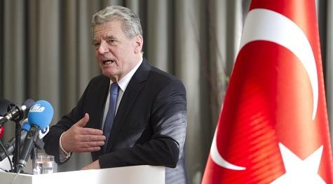Gauck am 23.2. in einer Ansprache an die Familienangehörigen der NSU-Opfer, in der er betonte, der Staat und die Bürger der Bundesrepublik würden sich der 'braunen Brut in den Weg stellen'