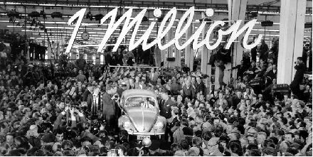 Symbol des Wirtschaftswunders: Am 5. August 1955 lief im Wolfsburger Volkswagenwerk der millionste VW-Käfer vom Band
