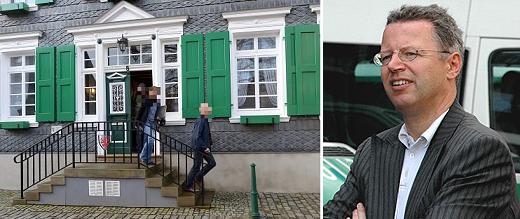 Beamte verlassen das Haus der Stadtratsfraktionen in Radevormwald, in dem auch das Büro von Pro NRW durchsucht wurde / Foto rechts: Pro NRW-Vorsitzender Markus Beisicht.