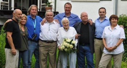 Die am 7. Juli 2012 wiedergegründete "Weiße Rose" mit Susanne Zeller-Hirzel (2.v.r.).