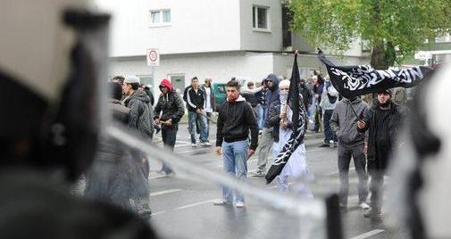 Ausschreitungen zwischen Salafisten und Polizei am 5. Mai 2012 in Bonn-Lannesdorf