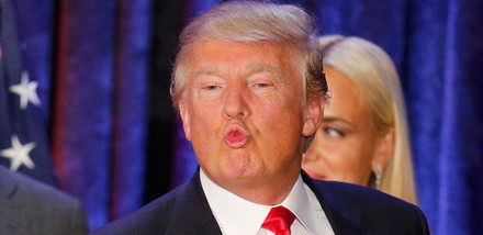 Republican U.S. presidential candidate Donald Trump makes a face as he and his wife Melania and members of their family leave the stage at his caucus night rally in Des Moines, Iowa February 1, 2016.      REUTERS/Scott Morgan