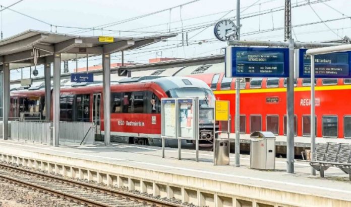 Bahnhof Aschaffenburg - stille Hilfe durch einen 