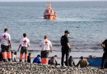 Ein Boot mit 72 "Flüchtlingen" an Bord ist in den Hafen von Los Cristianos (Gran Canaria) geschleppt worden.