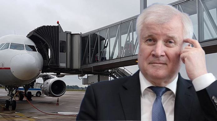 Corona hin - Corona her: Innenminister Horst Seehofer (CSU) hilft aktiv mit Flugzeugen nach, um einem drohenden Leerstand in den Asylbewerberheimen vorzubeugen (Foto: Landung von Asylbewerbern am Flughafen Hannover).