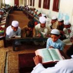 Einem achtjährigen Hindu-Jungen droht in Pakistan die Todesstrafe. Der Vorwurf: Blasphemie. Das Kind soll absichtlich in einer Koranschule uriniert haben.