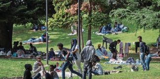 Immer wieder werden Frauen in Parks von Jugendlichen mit Migrationshintergrund verbal und körperlich belästigt (Symbolbild).