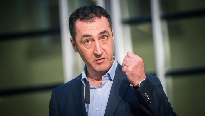 Bundeslandwirtschaftsminister Cem Özdemir fordert die Bürger zu mehr Einsatz gegen den Klimawandel auf. 