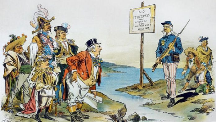 In Gillams politischer Karikatur von 1896 steht Onkel Sam mit einem Gewehr zwischen den elegant gekleideten europäischen Figuren und den einheimischen Vertretern Nicaraguas und Venezuelas.