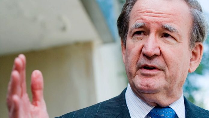 Patrick Joseph „Pat“ Buchanan ist ein konservativer amerikanischer Politiker, Journalist und TV-Kommentator.