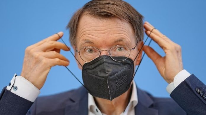 Die Maskenpflicht kommt ab Oktober definitiv zurück. Das gab Bundesgesundheitsminister Karl Lauterbach am Mittwoch bekannt.