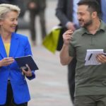 Siegestrunken: EU-Kommissionspräsidentin Ursula von der Leyen lobte bei ihrem Besuch in Kiew den ukrainischen Präsidenten Wolodymyr Selenskyj: „Ich möchte Ihnen zu Ihrem militärischen Erfolg gratulieren.“