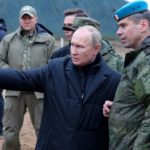 Russlands Präsident Putin und sein Militär gehen viel zu zaghaft im Krieg gegen die Ukraine vor, so die Meinung des ehemaligen Reagan-Ministers Paul Craig Roberts.